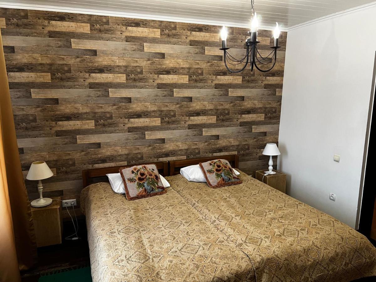 Hotel "Дальний Кордон" à Moshchanytsya Extérieur photo