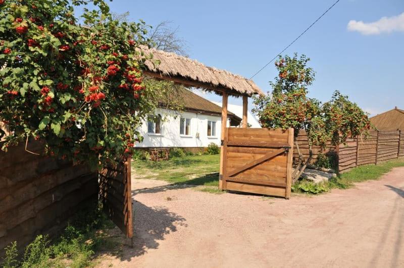 Hotel "Дальний Кордон" à Moshchanytsya Extérieur photo